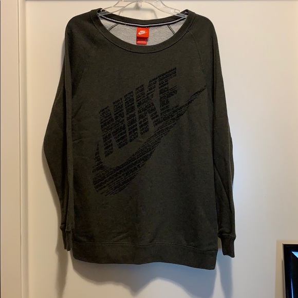 olive green nike sweatshirt